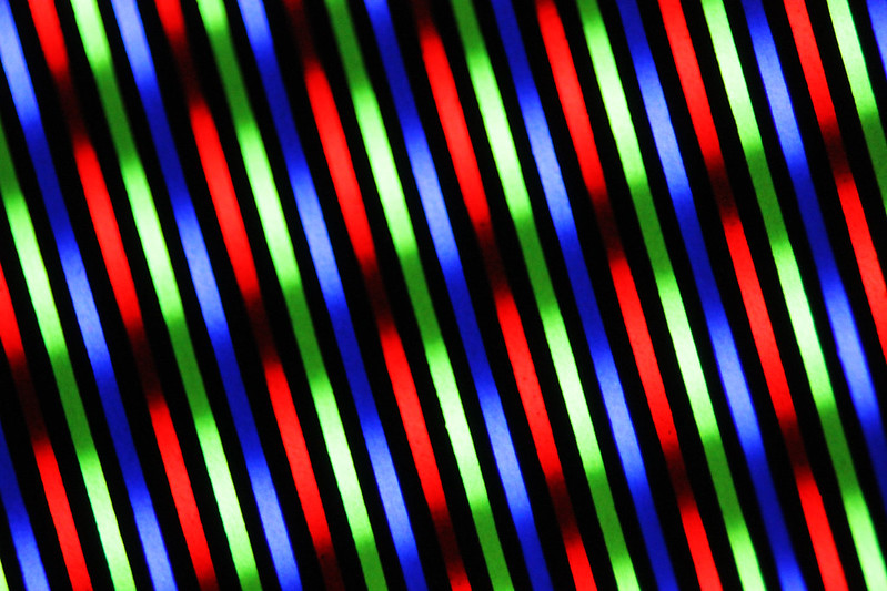 Sony Trinitron TV pixels. [Image by Dome Poon]